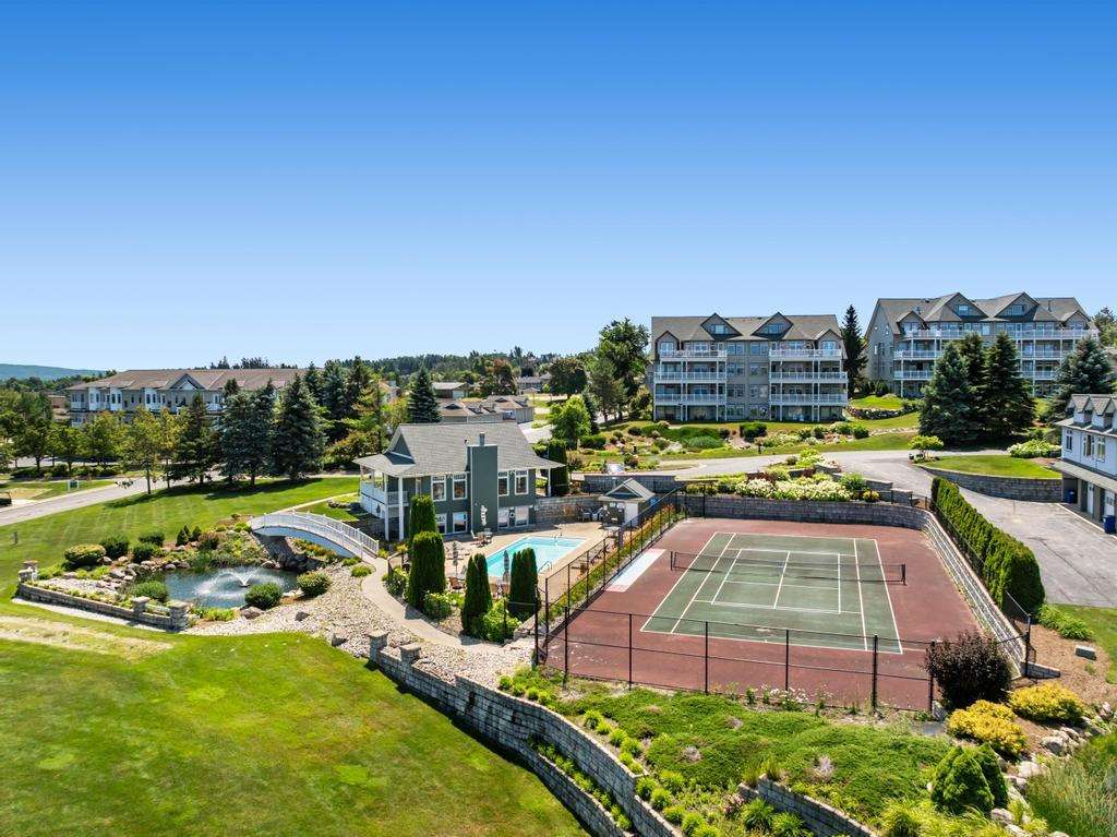 800 Maple Leaf Lane Petoskey MI 49770
