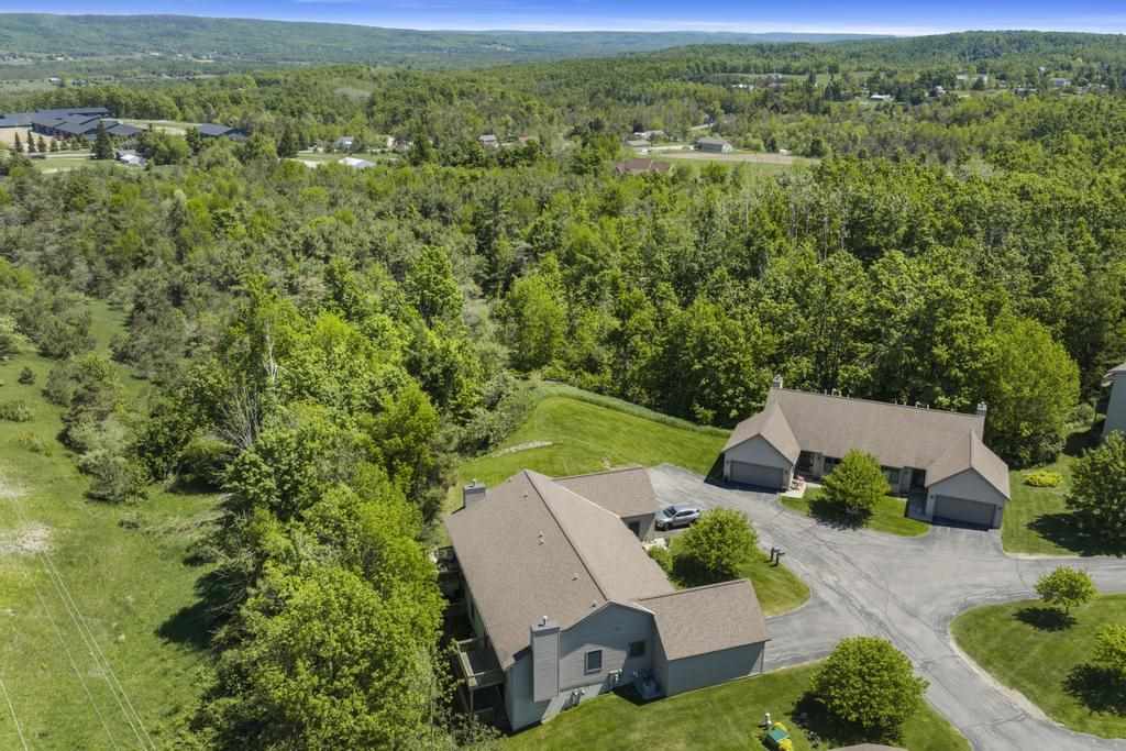 2015 Woods Lane Petoskey MI 49770