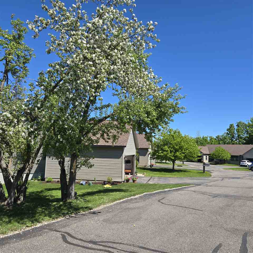 2015 Woods Lane Petoskey MI 49770