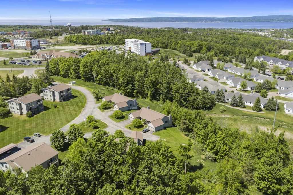 2015 Woods Lane Petoskey MI 49770