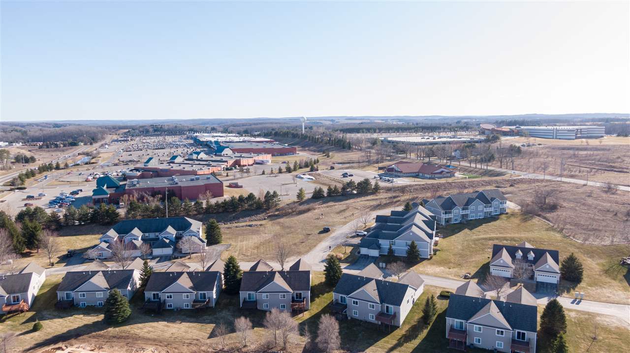1516 Castle Drive Petoskey MI 49770