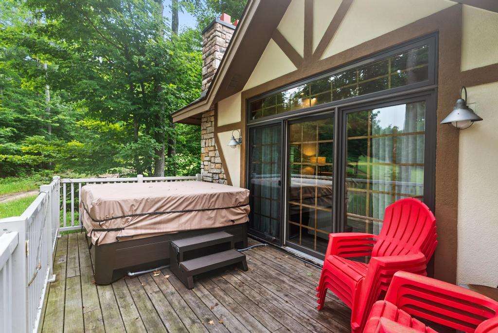 5165 Alpine Overpass Harbor Springs MI 49740