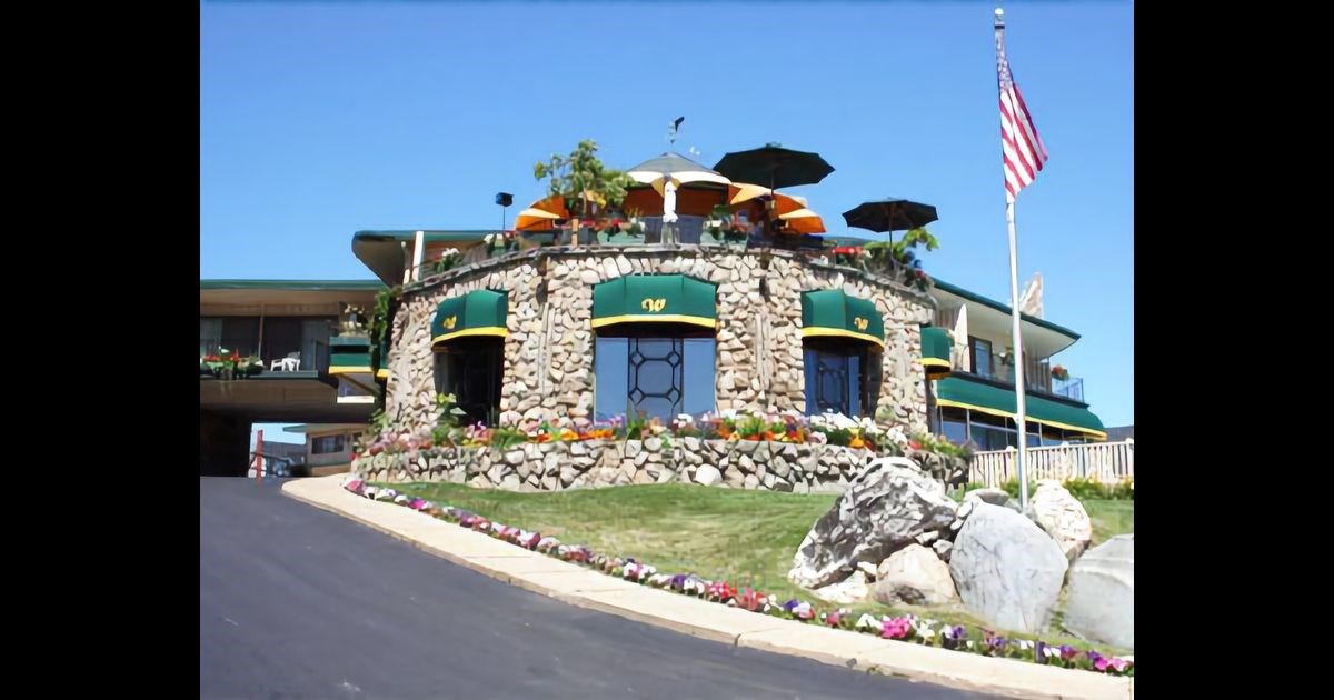 111 Pine River Lane Charlevoix MI 49720