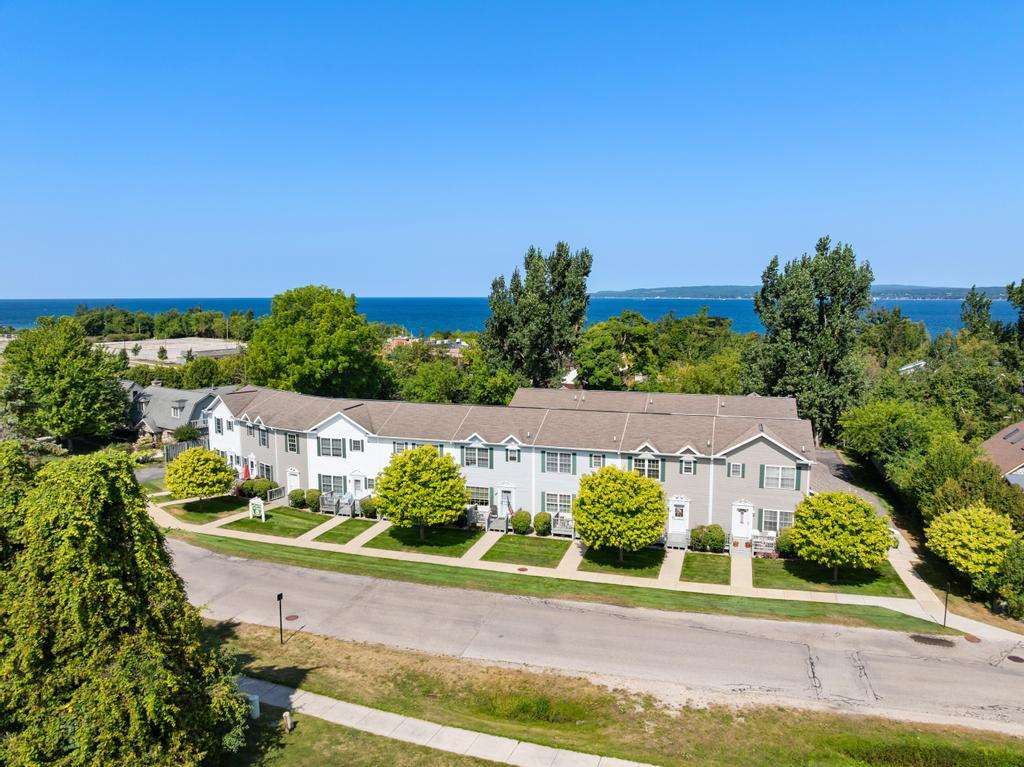 827 Arlington Petoskey MI 49770