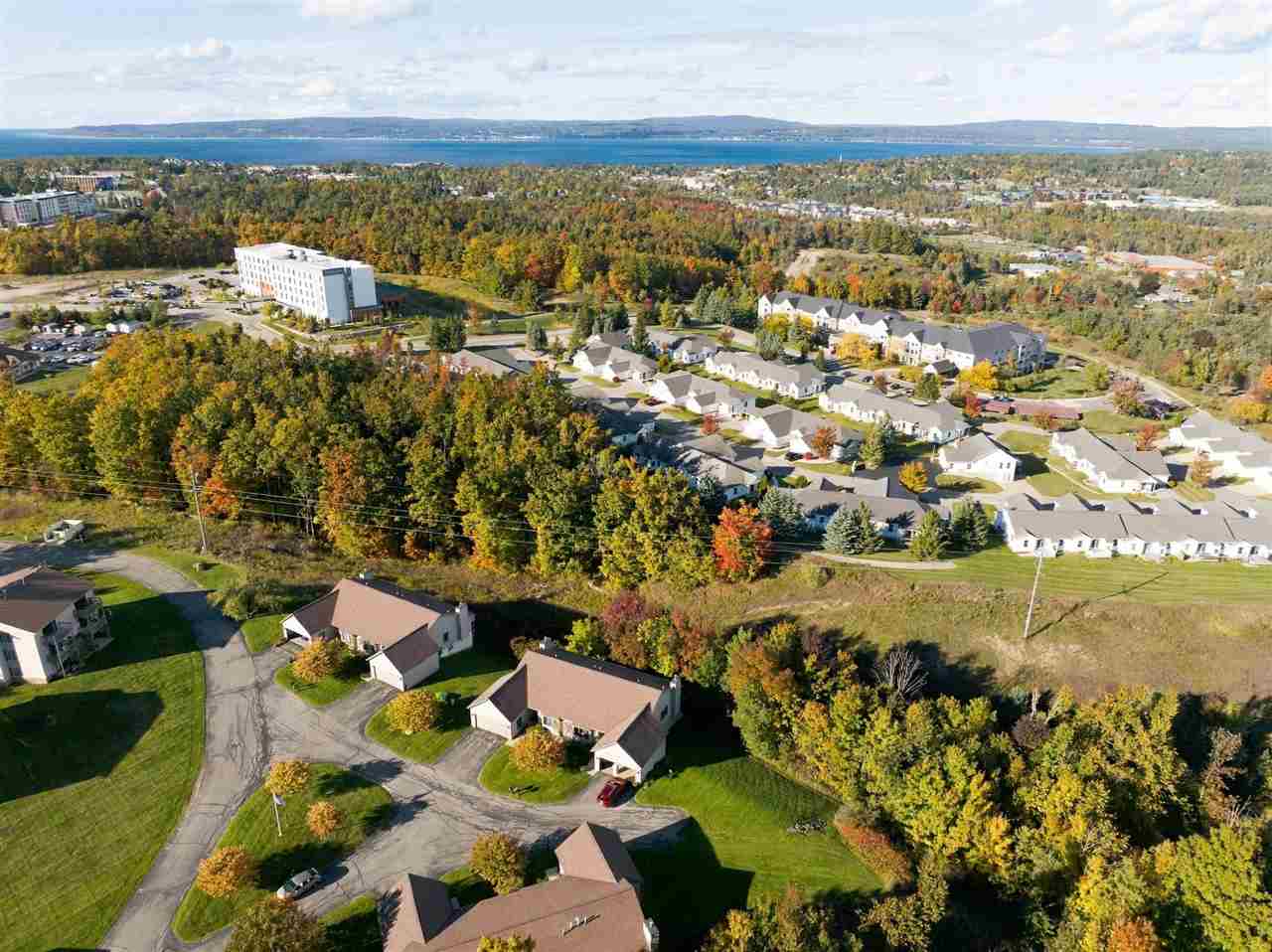 2015 Woods Lane Petoskey MI 49770