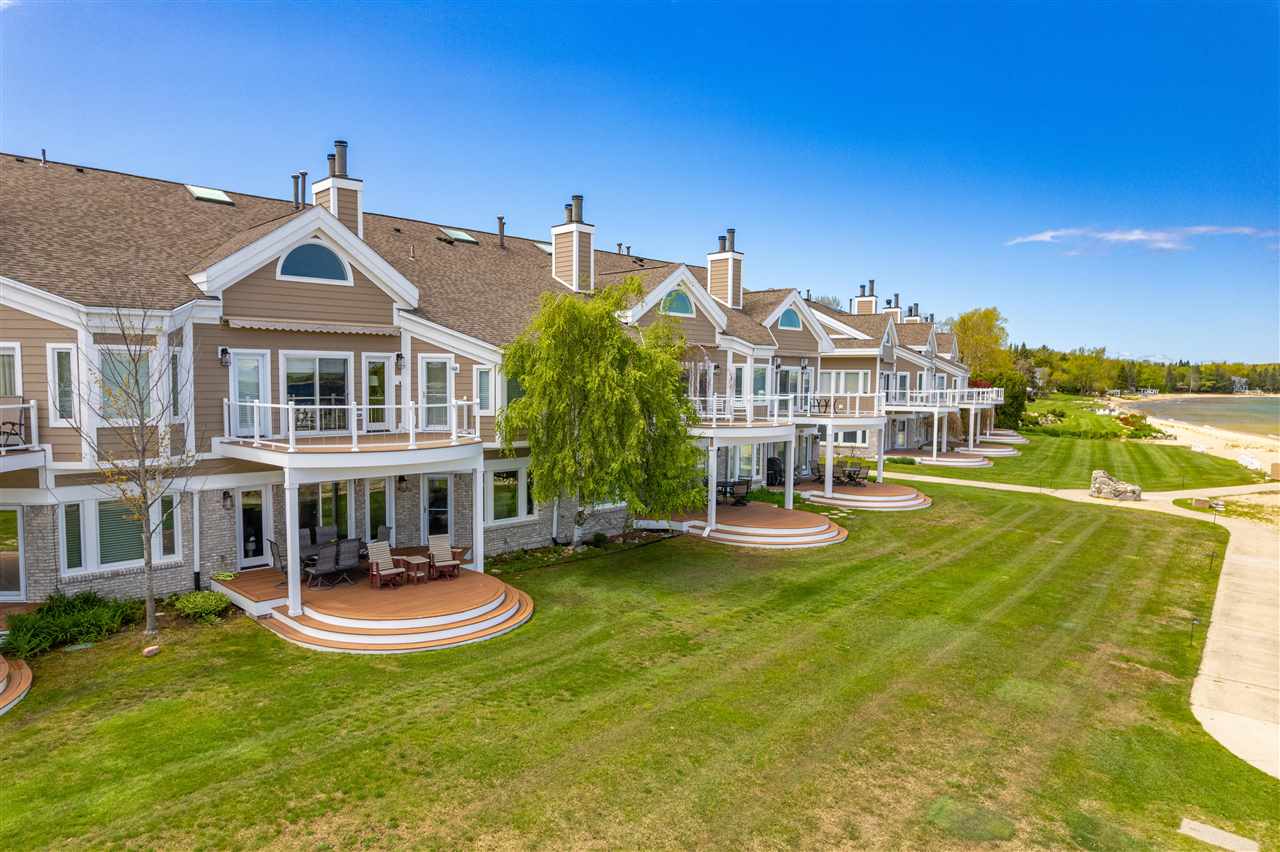 6040 Pine Lake Club Drive Charlevoix MI 49720