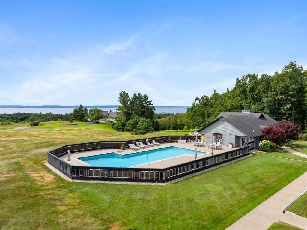 5433 Windigo Harbor Springs MI 49740