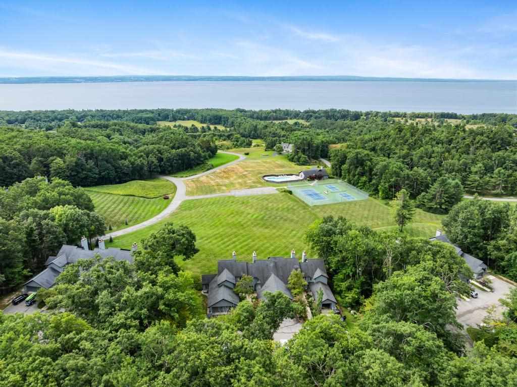 5433 Windigo Harbor Springs MI 49740