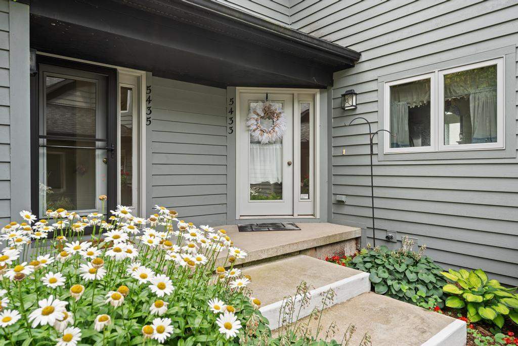 5433 Windigo Harbor Springs MI 49740