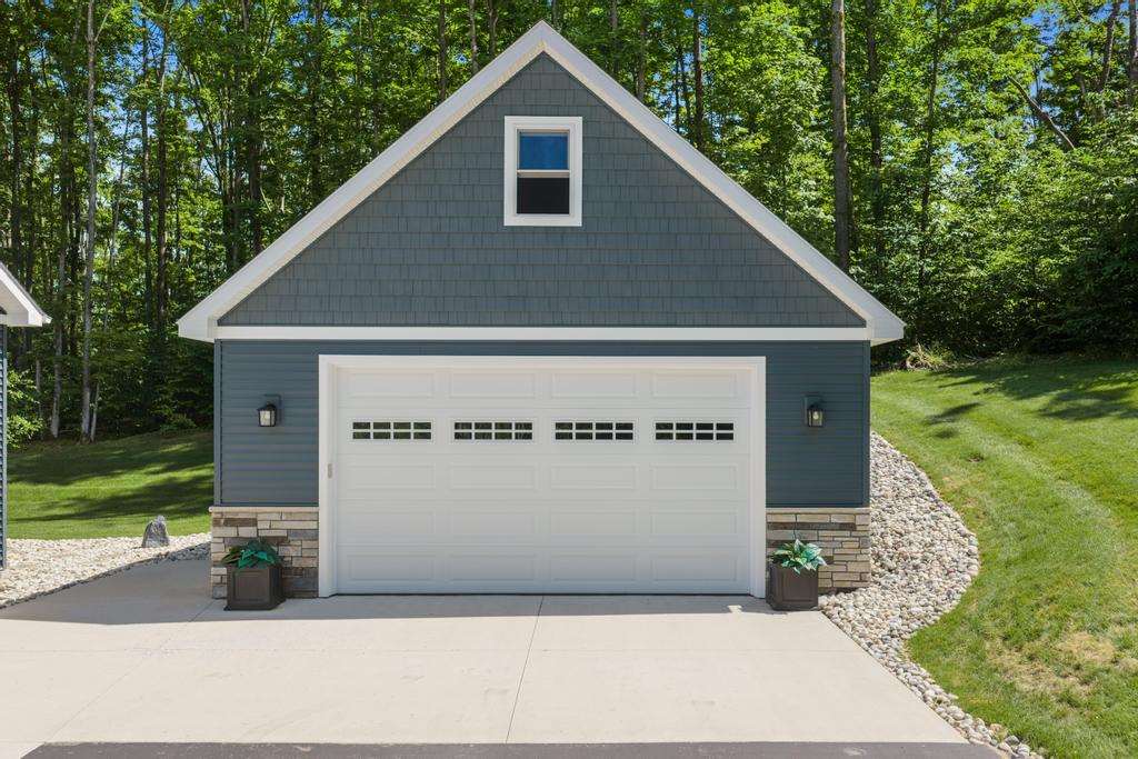 2155 Woodside Drive Petoskey MI 49770
