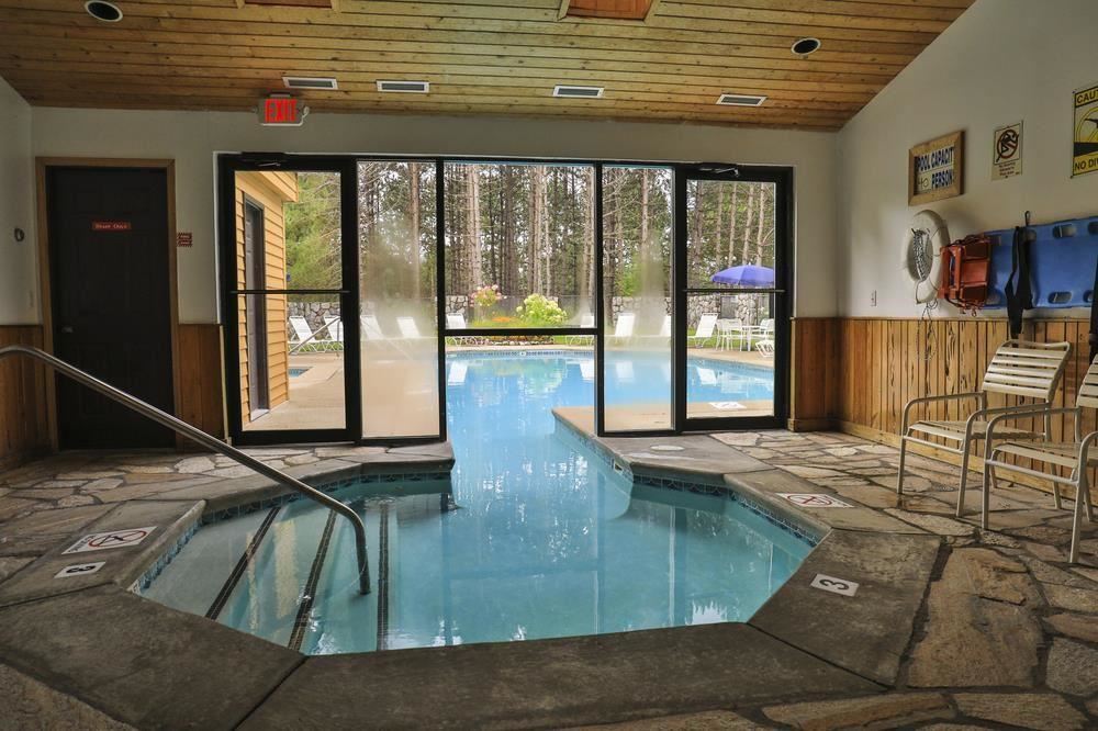 4749 S Pleasaantview Harbor Springs MI 49740