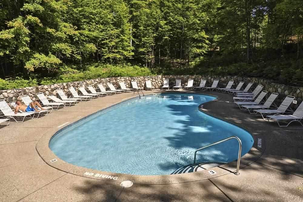 4749 S Pleasaantview Harbor Springs MI 49740