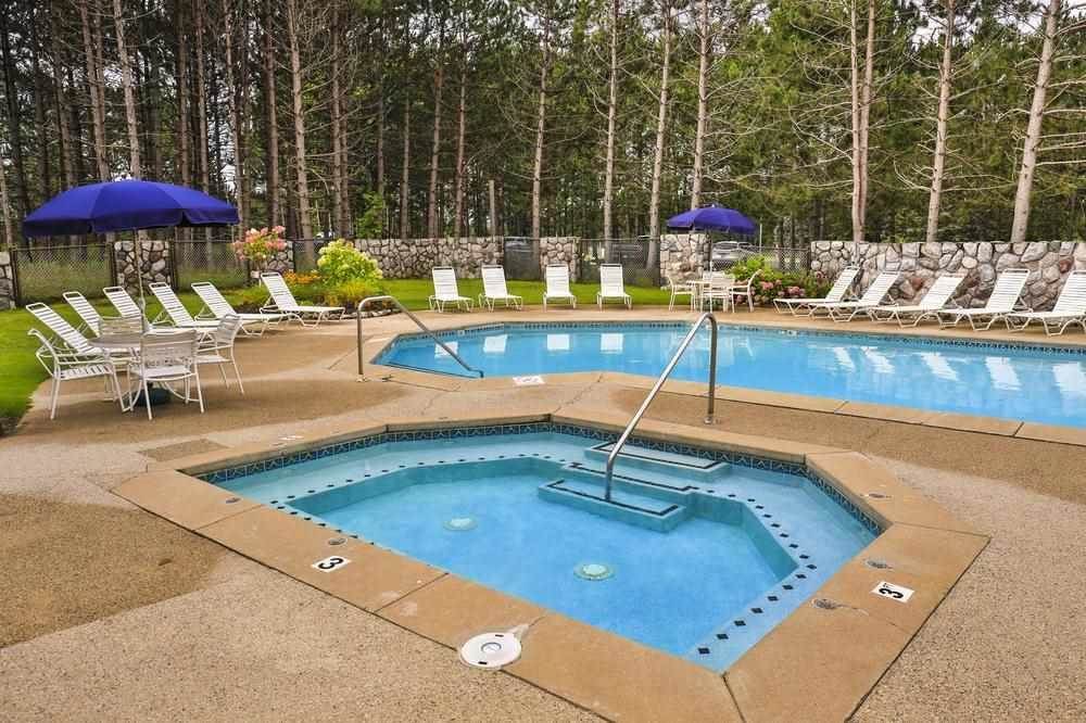 4749 S Pleasaantview Harbor Springs MI 49740