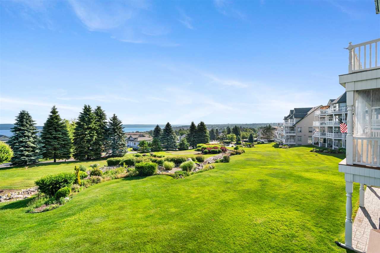 820 Maple Leaf Lane Petoskey MI 49770
