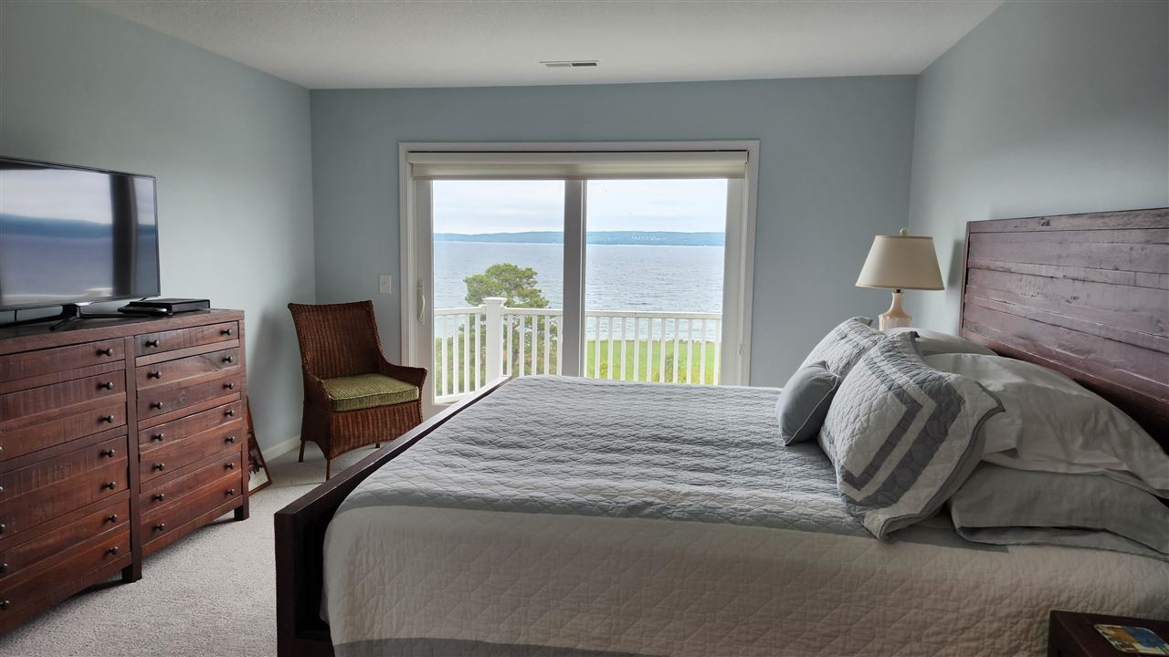 3224 Cliffs Bay Harbor MI 49770