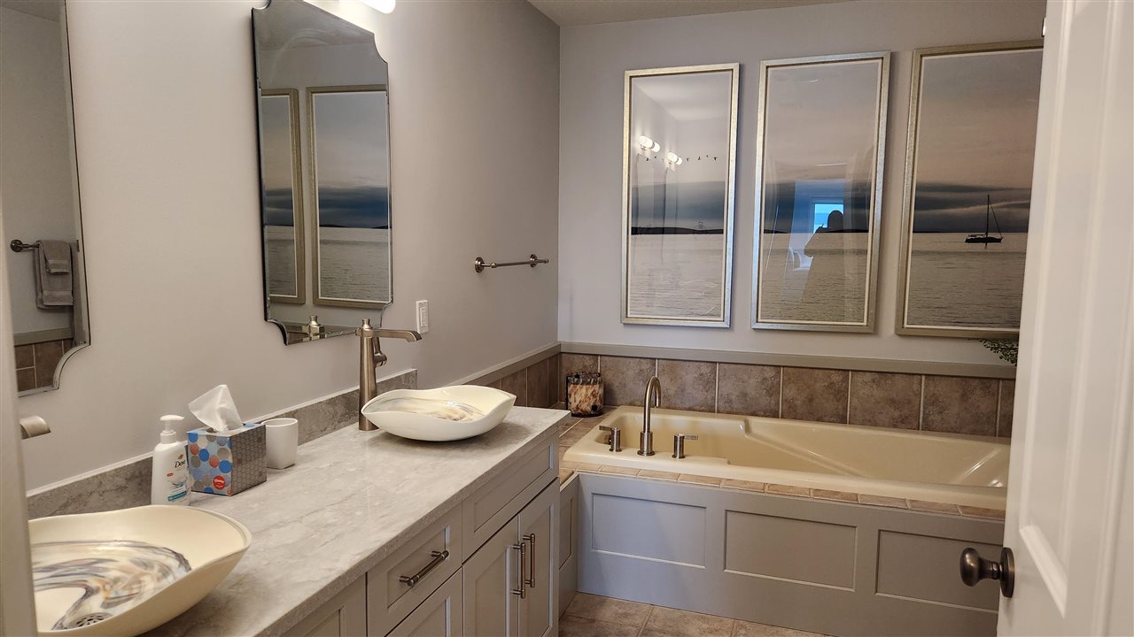 3224 Cliffs Bay Harbor MI 49770