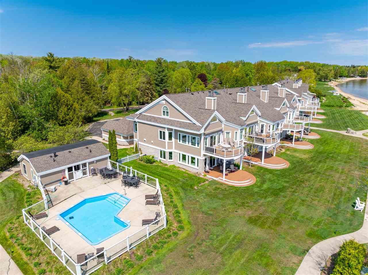 6040 Pine Lake Club Charlevoix MI 49720