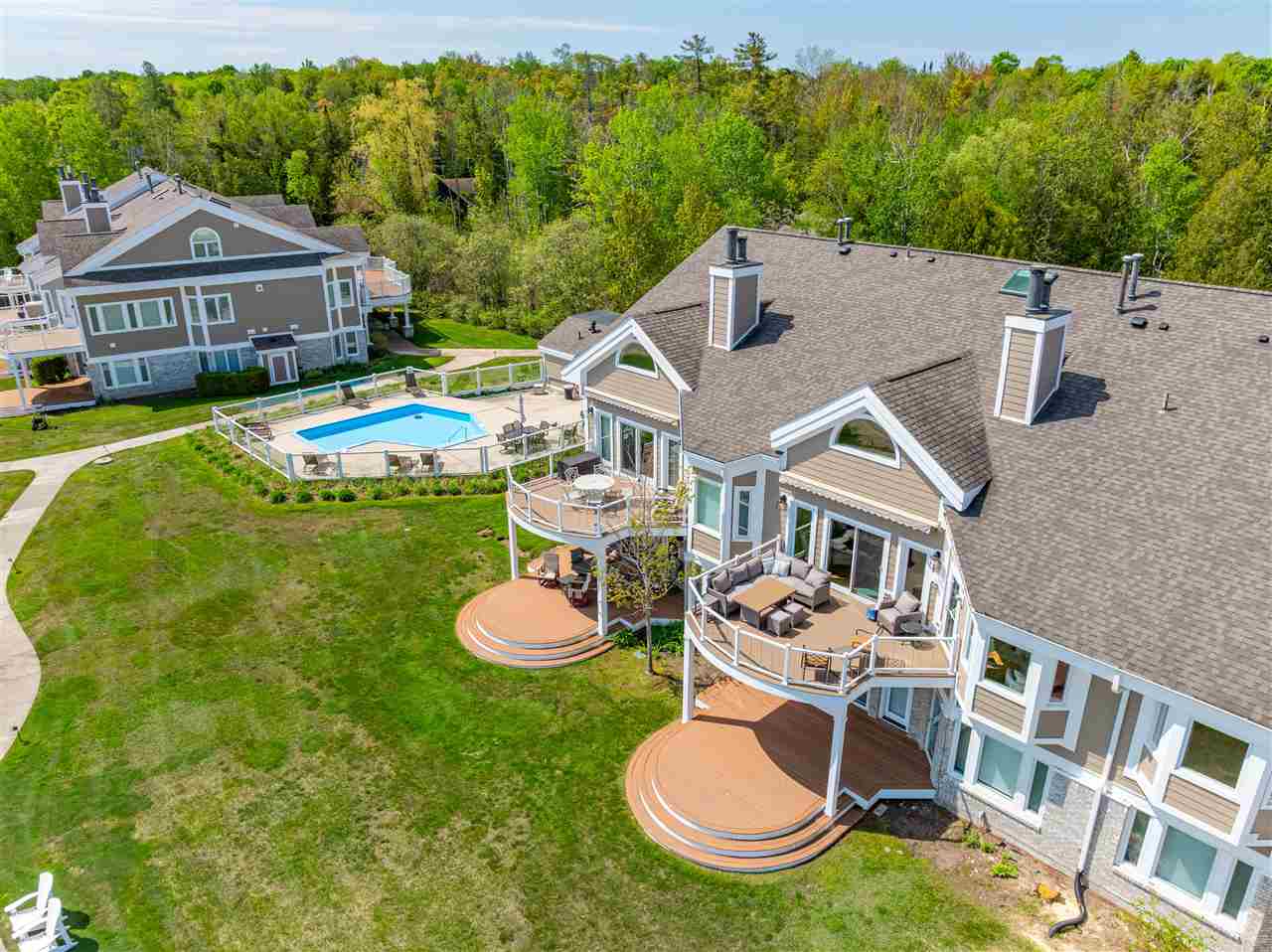 6040 Pine Lake Club Charlevoix MI 49720