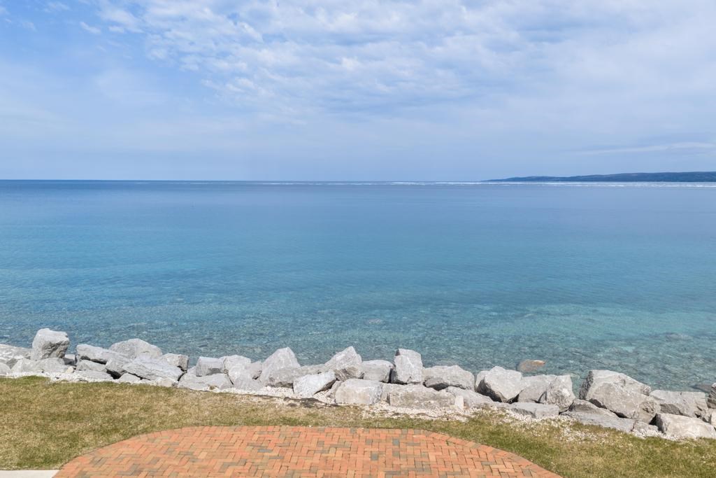623 Lakeside Court Bay Harbor MI 49770