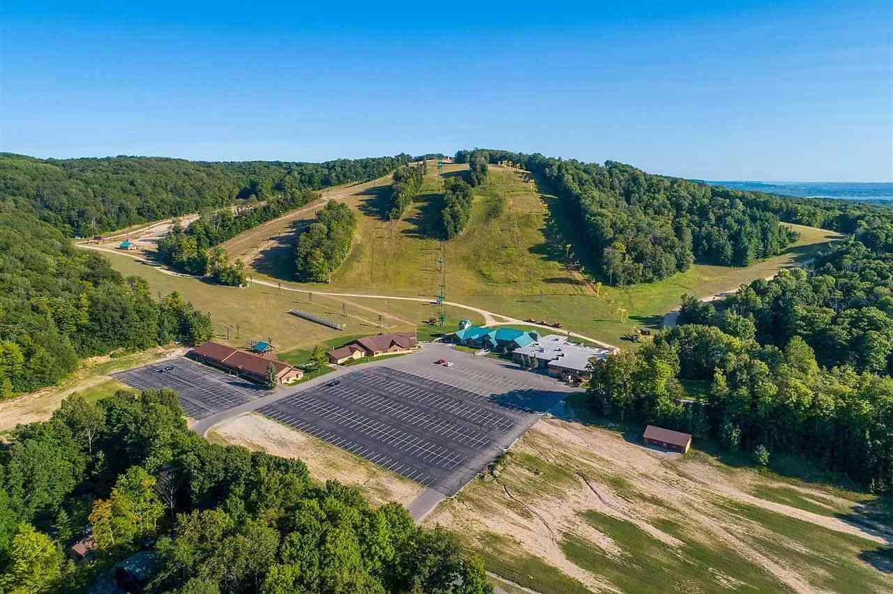 4749 S Pleasantview Road Harbor Springs MI 49740