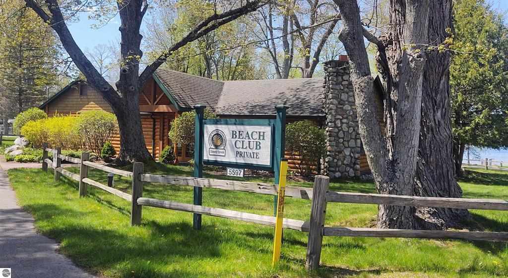 6865 Pinebrook Drive Bellaire MI 49615