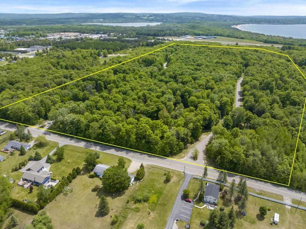 8473 Pleasantview Woods Drive Harbor Springs MI 49740
