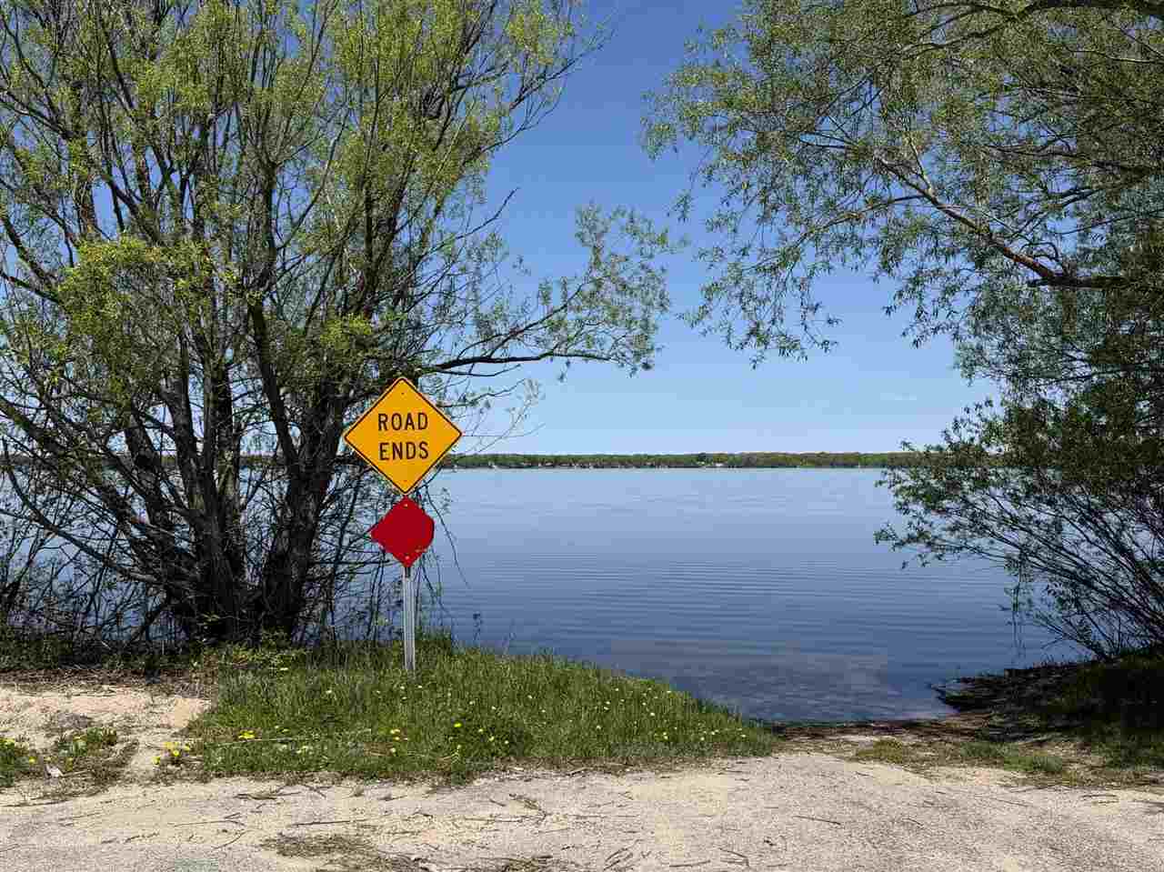 V/l Paradise Lane Levering MI 49755