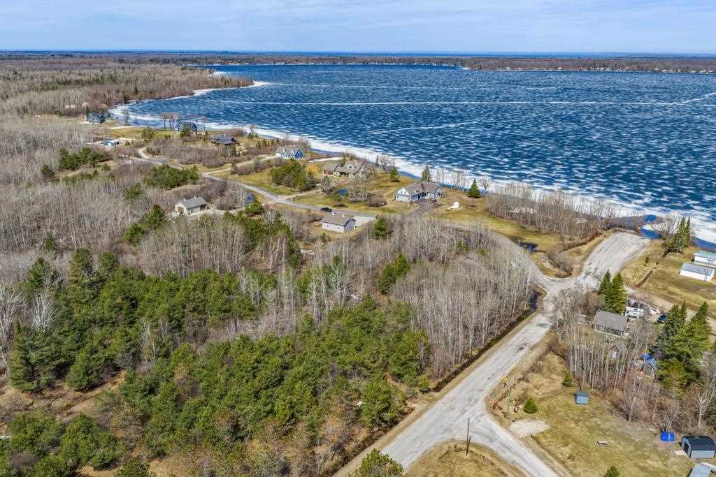 V/l Paradise Lane Levering MI 49755