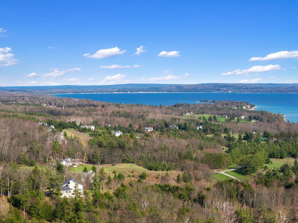 5870 Lodgepole Harbor Springs MI 49740