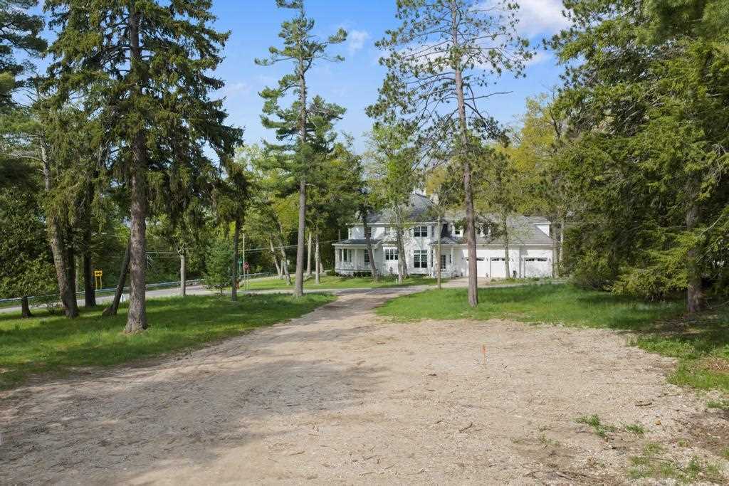 592 W Bluff Drive Harbor Springs MI 49770-000