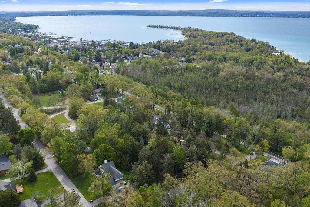 592 W Bluff Drive Harbor Springs MI 49770-000