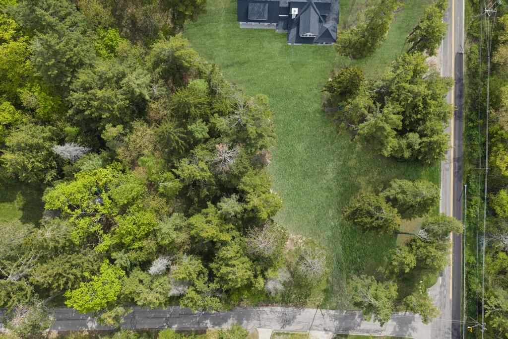 592 W Bluff Drive Harbor Springs MI 49770-000