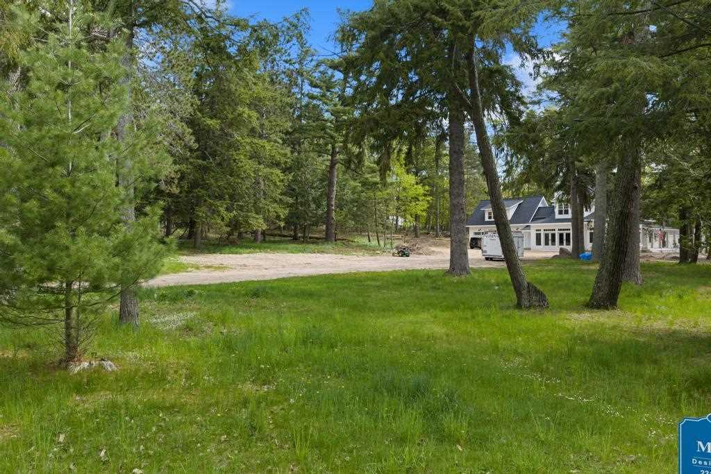 592 W Bluff Drive Harbor Springs MI 49770-000
