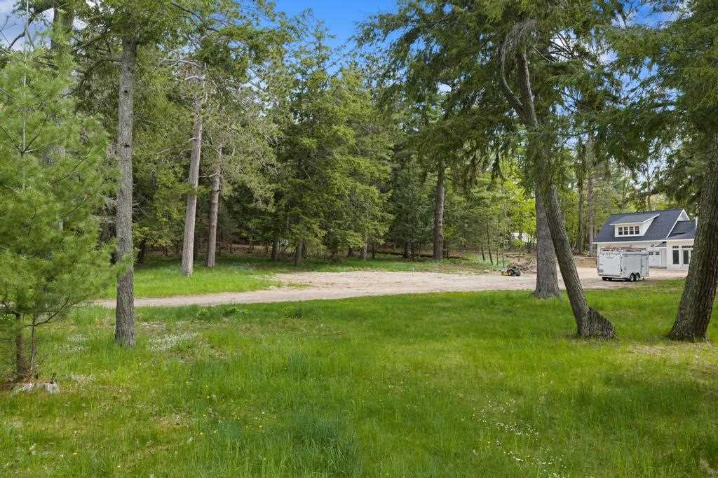592 W Bluff Drive Harbor Springs MI 49770-000
