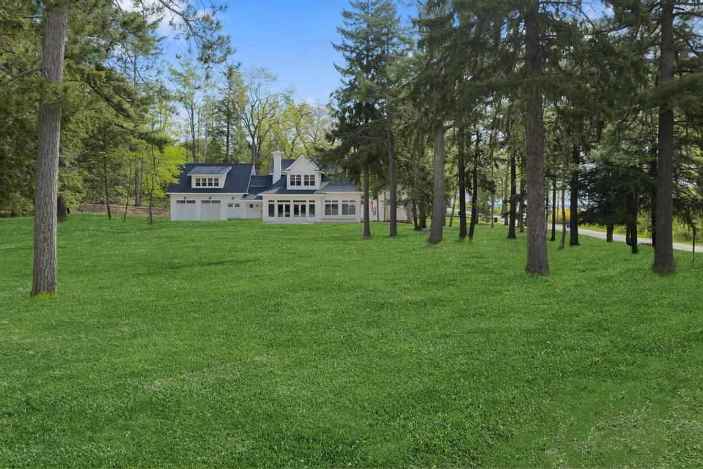 592 W Bluff Drive Harbor Springs MI 49770-000