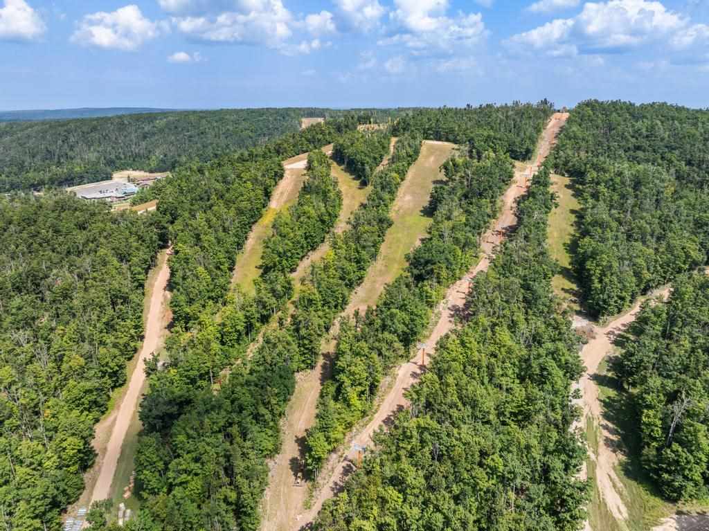 6093 Wintergreen Harbor Springs MI 49740