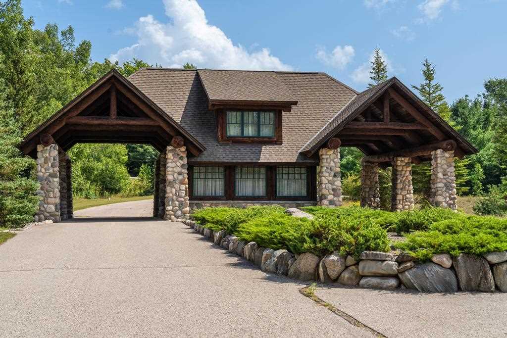 6093 Wintergreen Harbor Springs MI 49740