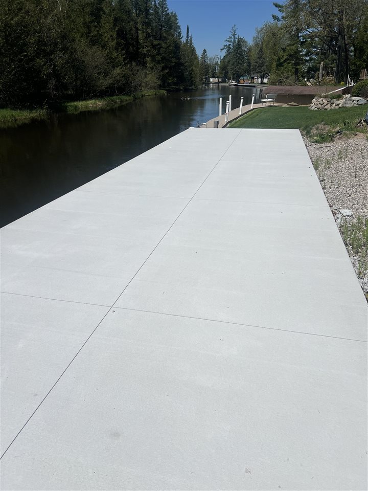 6647 Barbara Avenue Indian River MI 49749