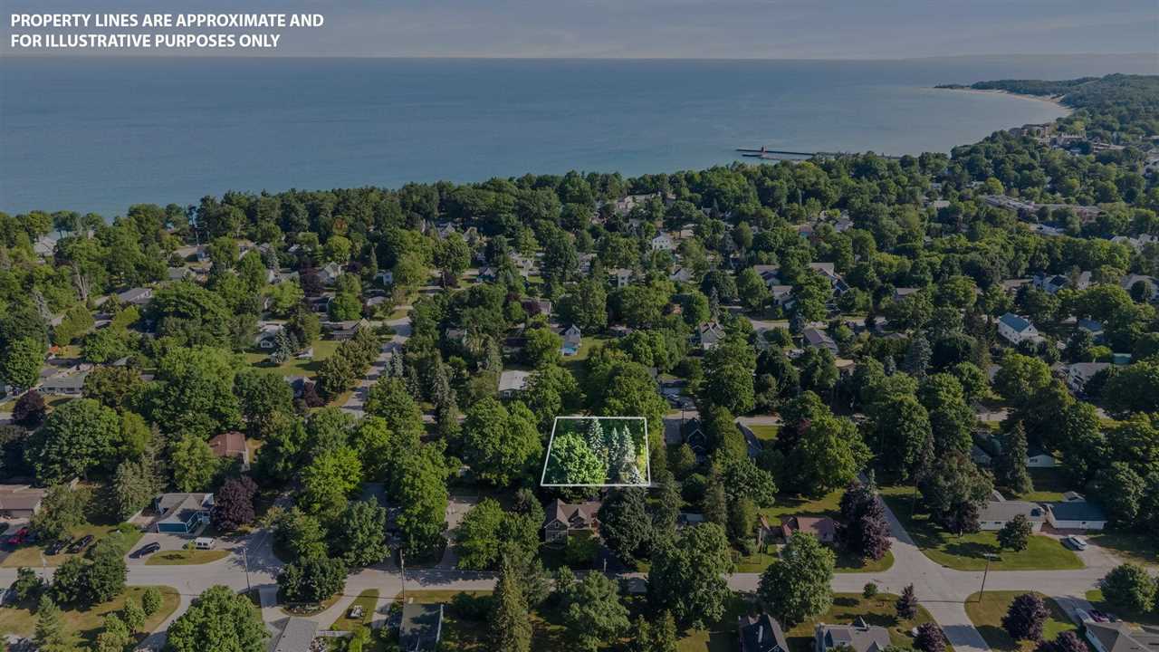 406 W Upright Charlevoix MI 49720