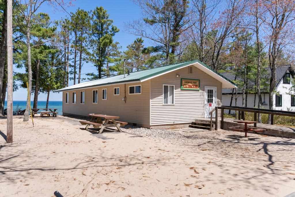 8724 U.s 23 Highway Cheboygan MI 49721