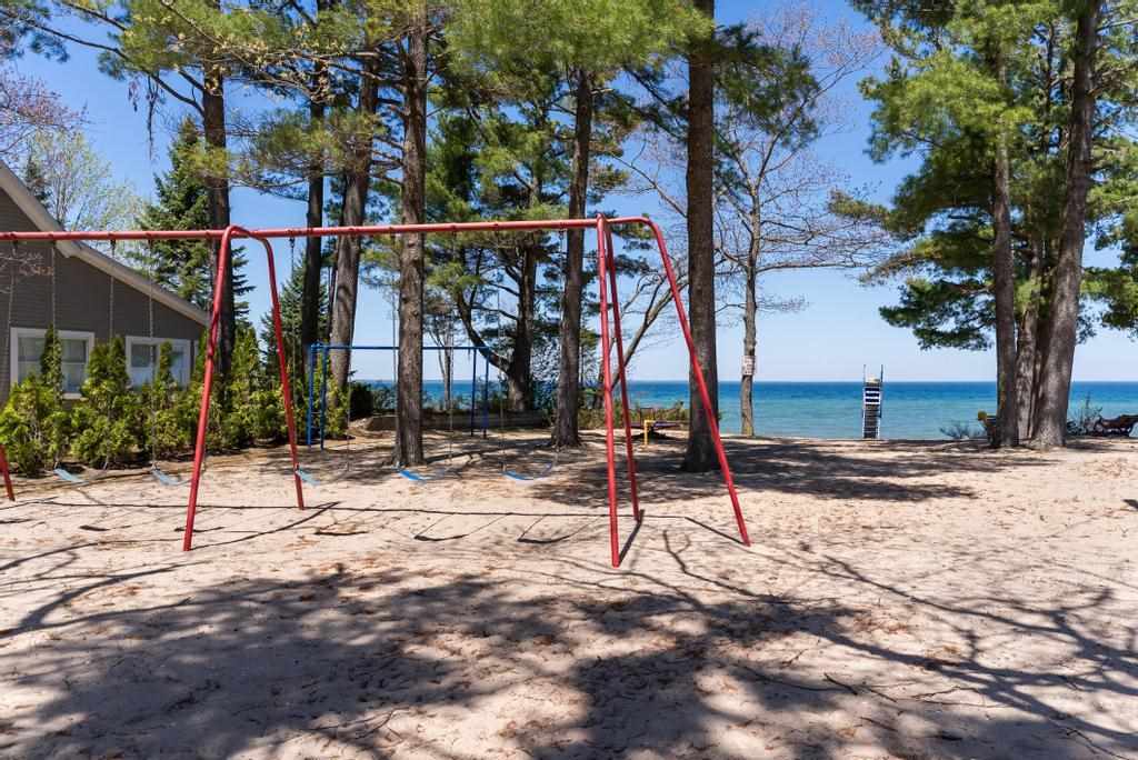 8724 U.s 23 Highway Cheboygan MI 49721