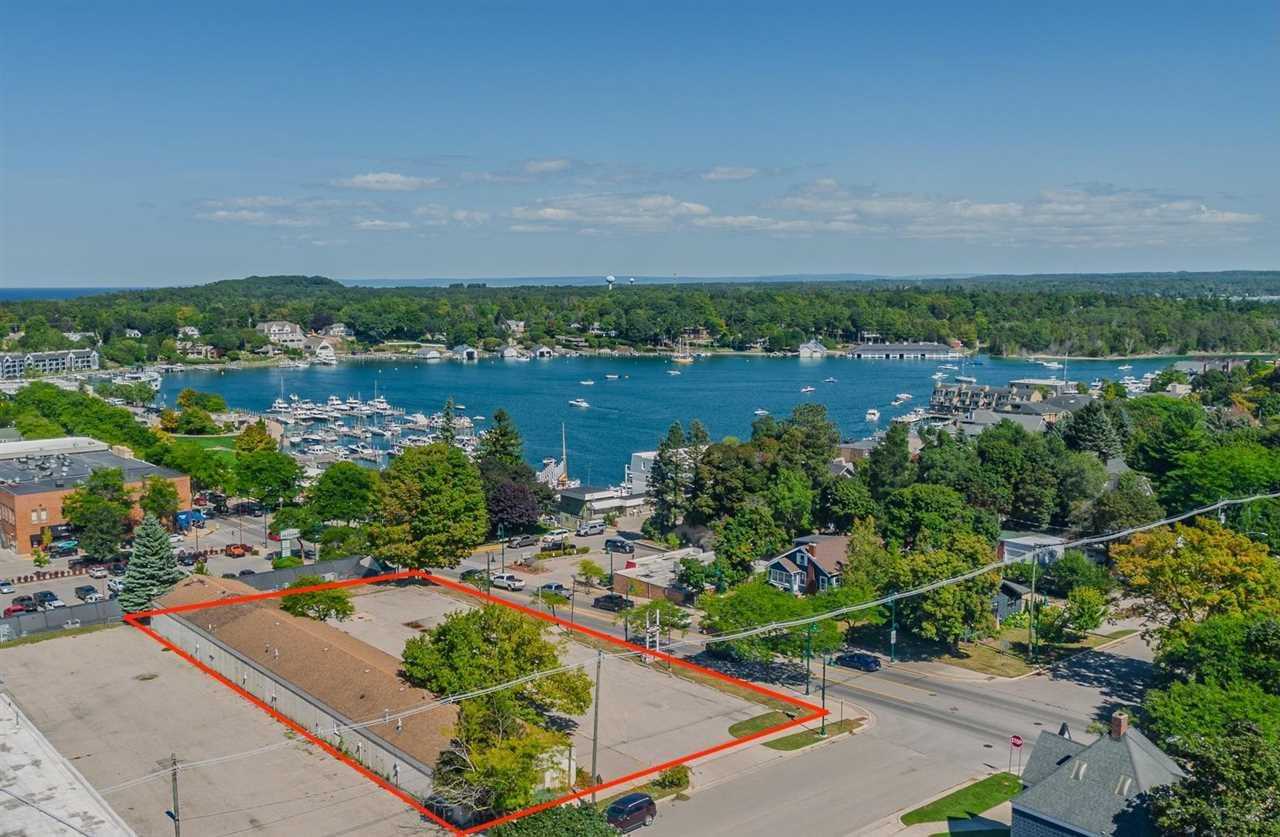 101 W Hurlbut Charlevoix MI 49720