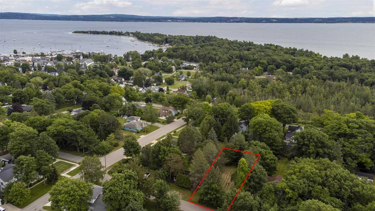 443 W Summit Street Harbor Springs MI 49740