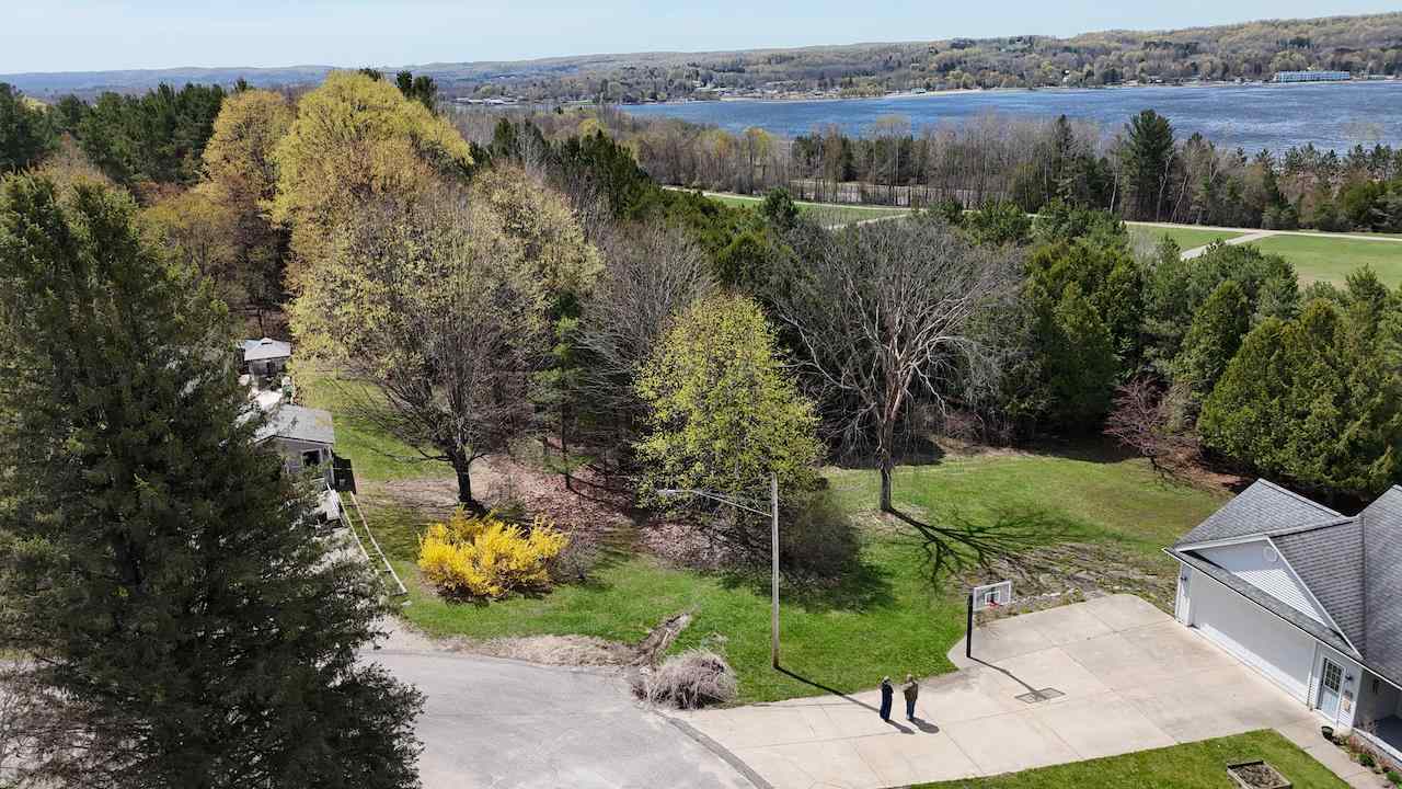 120 Lakeview Drive East Jordan MI 49727