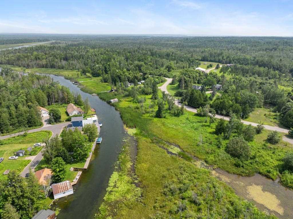 Ville Spring Street Alanson MI 49706