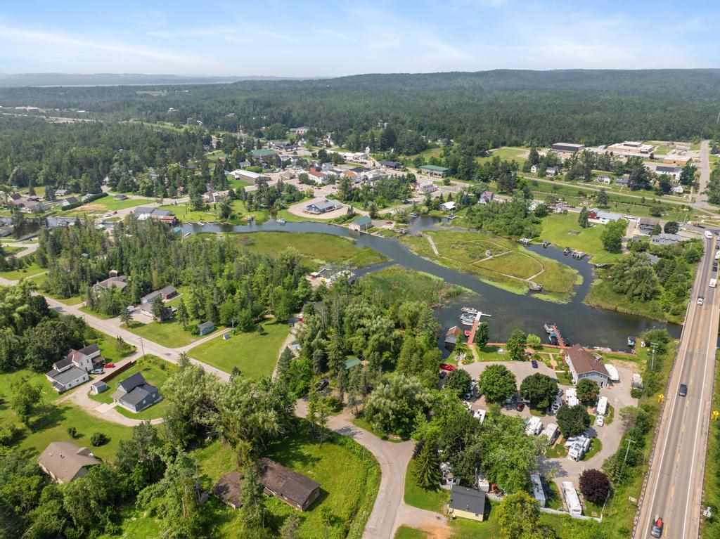 Ville Spring Street Alanson MI 49706