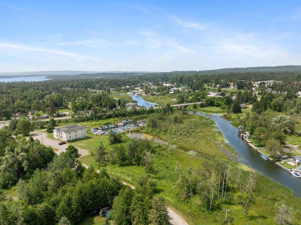 Ville Spring Street Alanson MI 49706