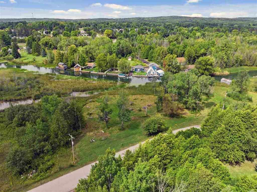 Ville Spring Street Alanson MI 49706