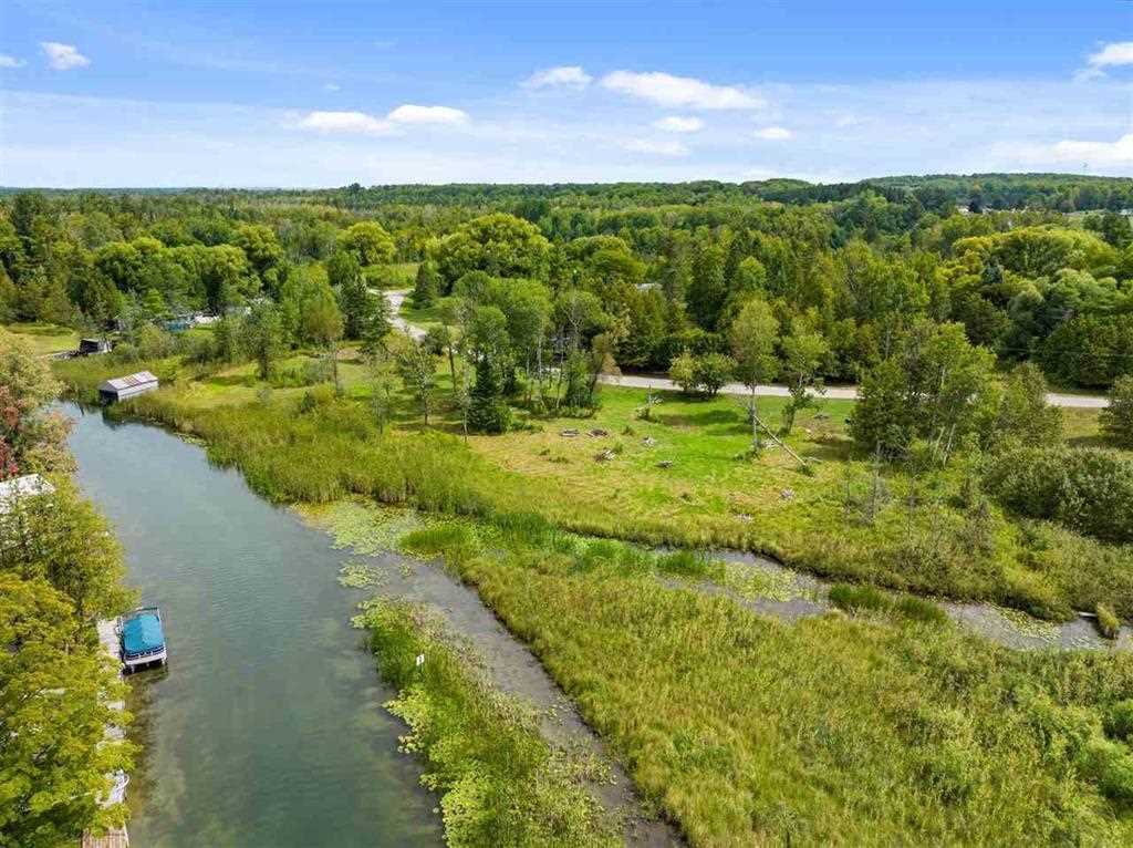 Ville Spring Street Alanson MI 49706