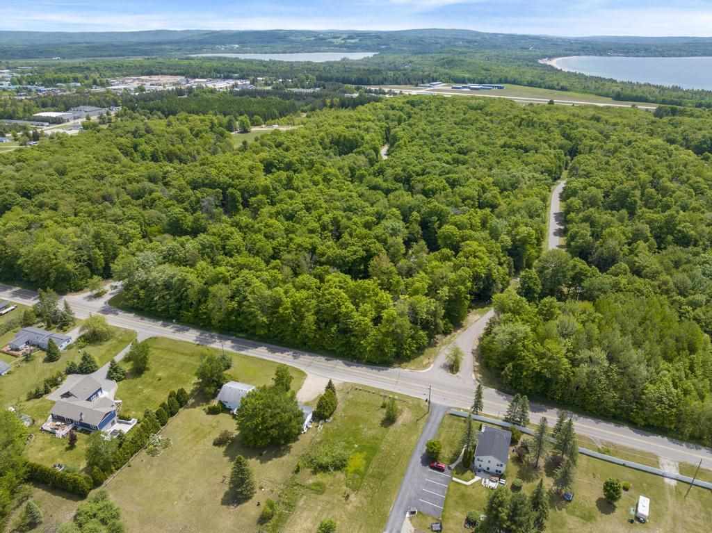 8409 Pleasantview Woods Drive Harbor Springs MI 49740